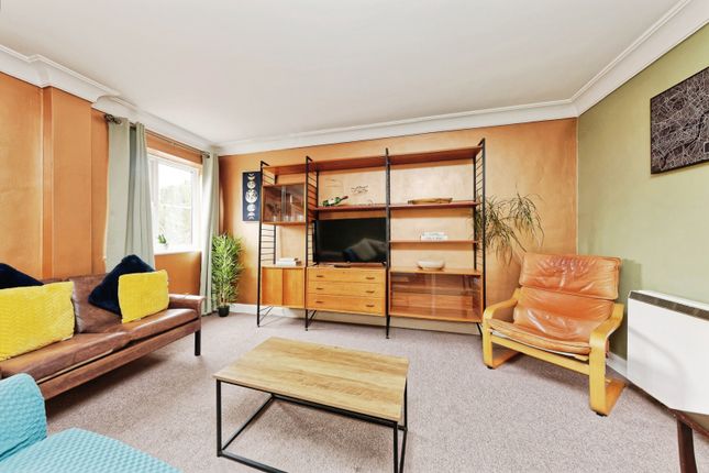 Flat 3,, Rosiers Court, Canterbury photo 2