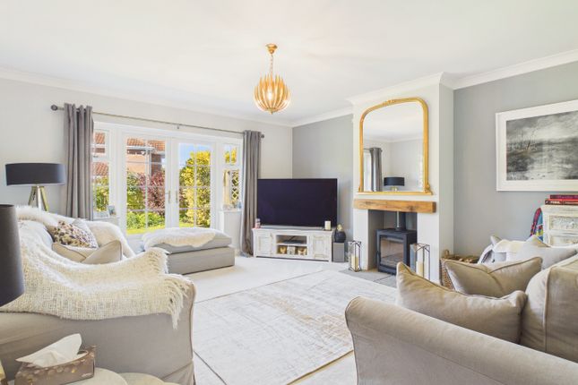 1 Manor Green, North Frodingham, East Riding of Yorkshire photo 2