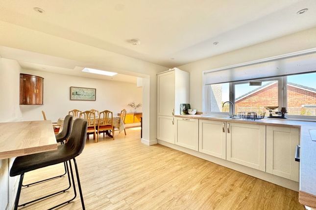 Kitchen Breakfast Bar