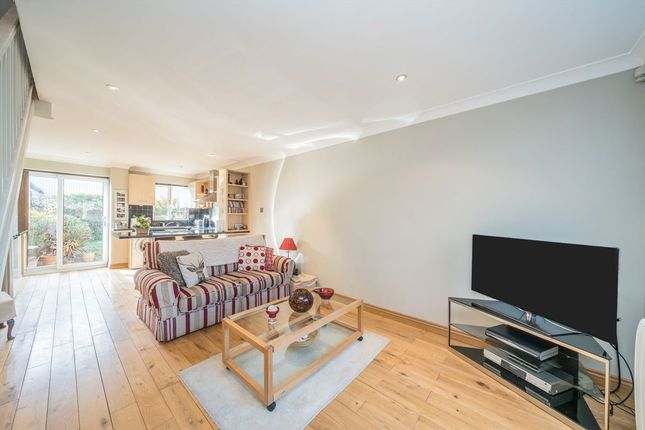 254, Varsity Drive, Twickenham photo 2