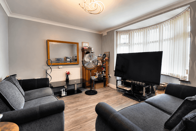 12, Wyvern Avenue, Leicester photo 4