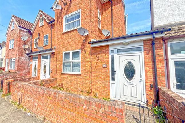 3-bed flat on Ground Floor Flat, 72, Stafford Street, Gillingham, £155,000