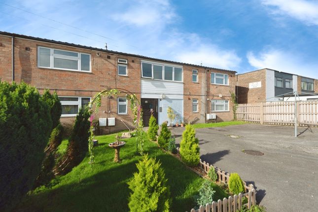 8, Harbridge Court, Havant photo 2