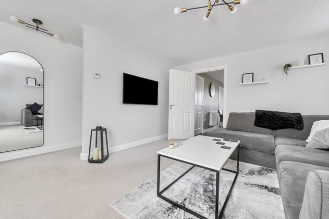 Roe Deer Place, Wixams, Bedford photo 4