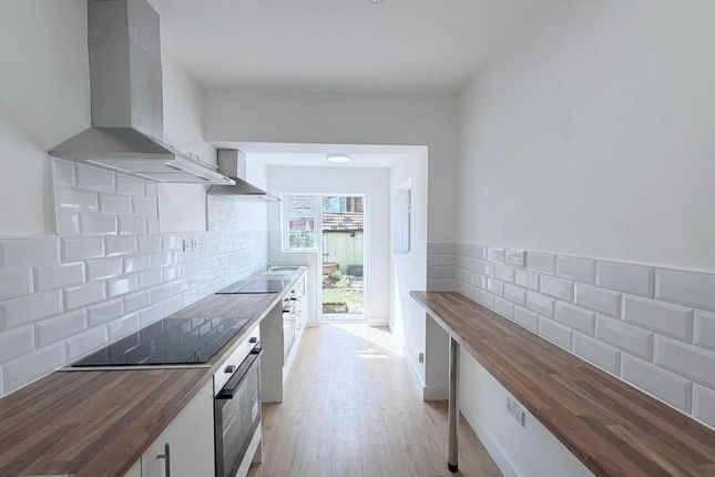Whitton Avenue East, Greenford photo 3