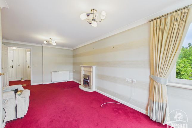 16, Kings Meadow Court, Lydney photo 4