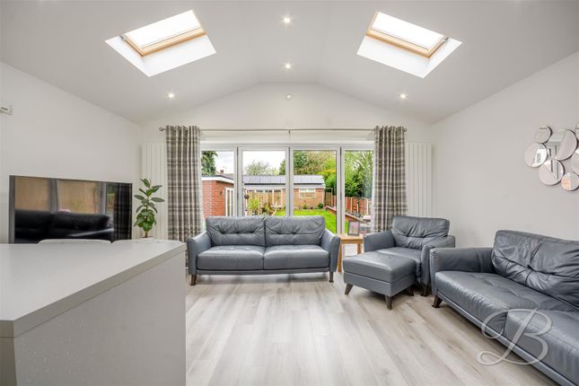 21, Debdale Lane, Mansfield photo 2