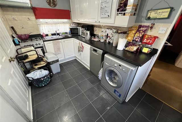 54, Cliffdale Gardens, Portsmouth photo 4
