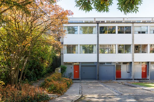 315320 - Mordenrdlondon-Jsouteyrat-14868.Jpg