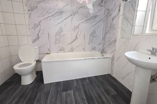 10 Bristol Road, London photo 5
