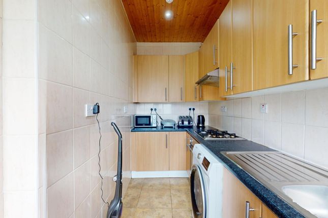 Room 1 327a, Horn Lane, Greater London photo 5