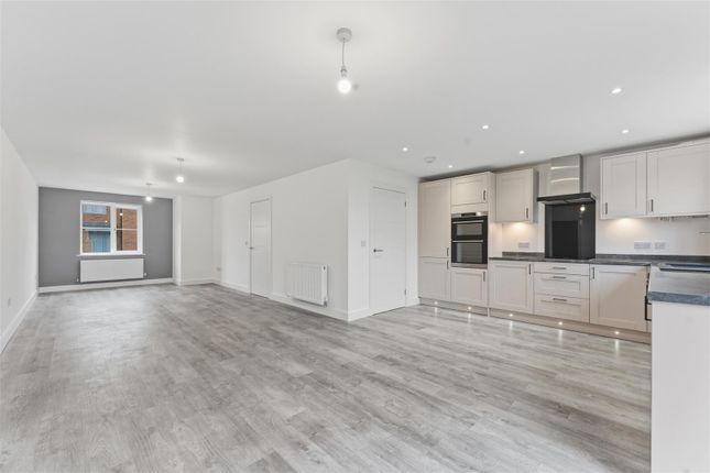 8, Wellingborough Road, Little Harrowden photo 2
