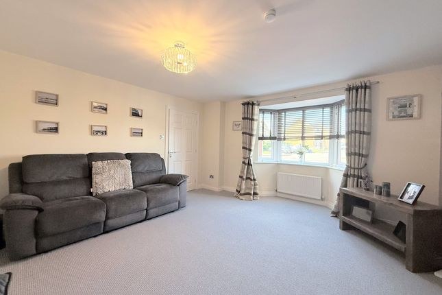 8, Cleuch Place, Maddiston photo 5