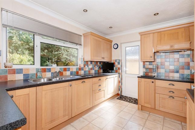 14, Cleveland Close, Worthing photo 4