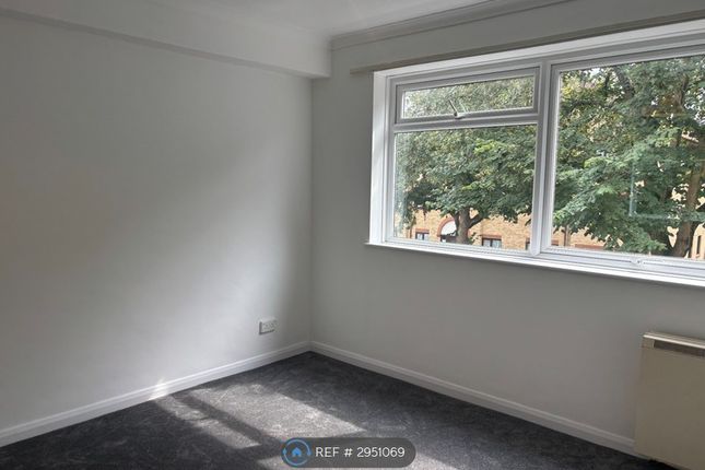 Flat, Egmont Road, Sutton photo 2