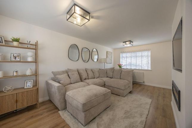19, Doon Place, Kirkintilloch photo 2