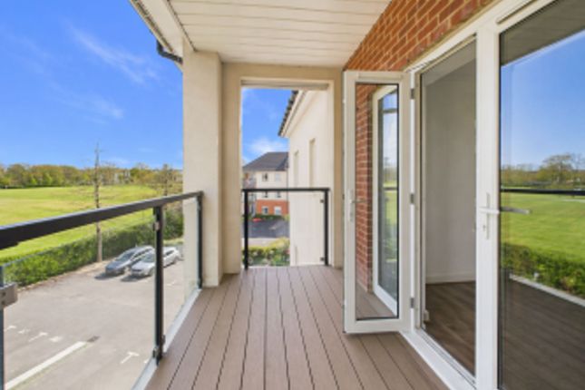 65 Percivale Close, Crawley photo 4
