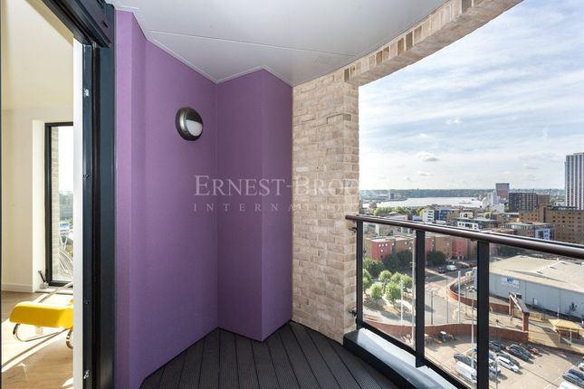 Flat to rent in Roosevelt Tower, Williamsburg Plaza, Canary Wharf