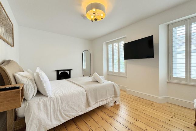 8 Broad Street, Newquay photo 4