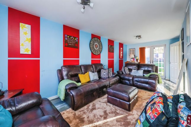 36, Henfrey Drive, Nottingham photo 2