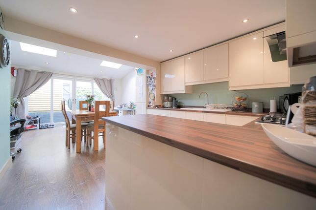 29, Wellesley Close, Melksham photo 3