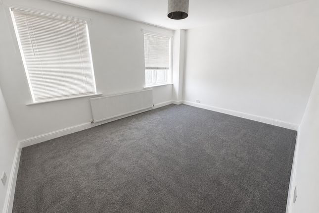 Flat Flat 2, 93a, Chase Cross Road, Romford photo 4