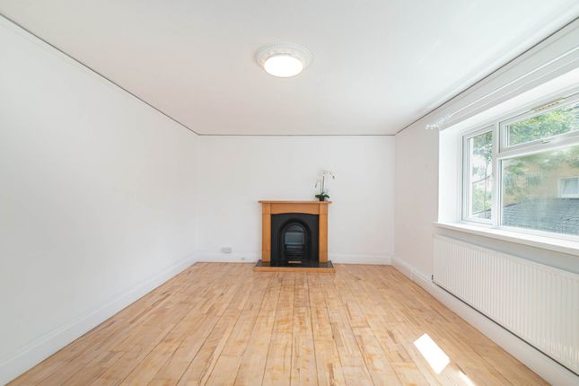 58 Mill Green, London Road, Mitcham photo 2