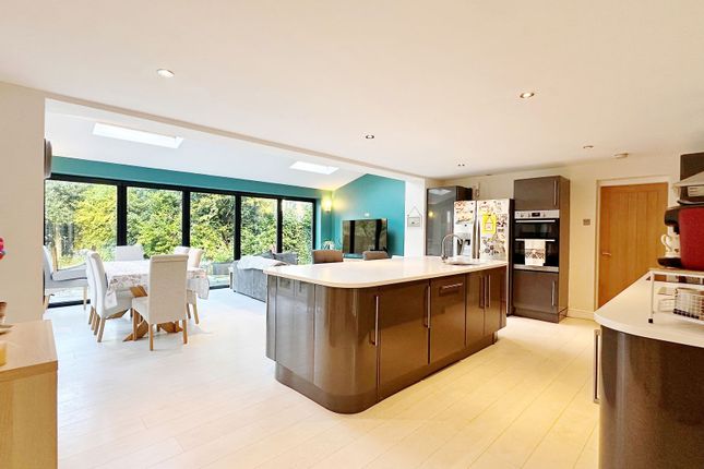 6 Whitby Close, Stockport photo 3