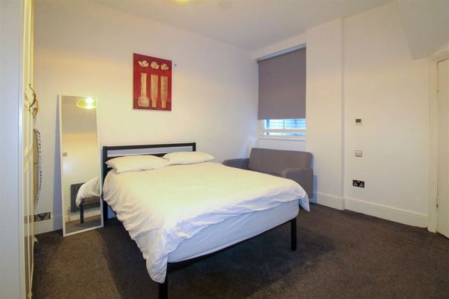 Flat for sale in East Tenter Street, London