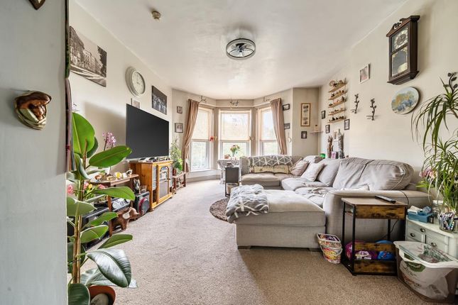 4 ORIELTON, Temple Drive, Llandrindod Wells photo 2