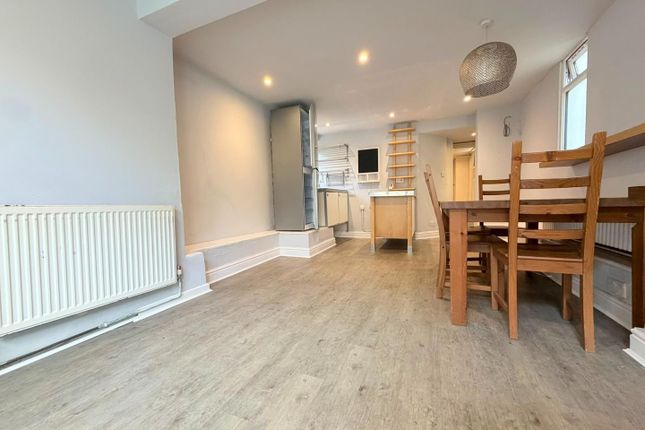 Flat 2, 20, Wilbury Villas, Hove photo 3