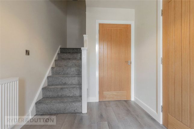 34, Hillcrest View, West Yorkshire photo 4