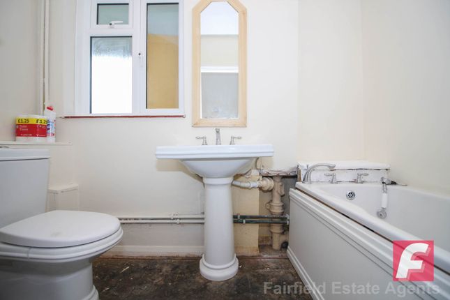 Flat for sale in Prestwick Road, South Oxhey