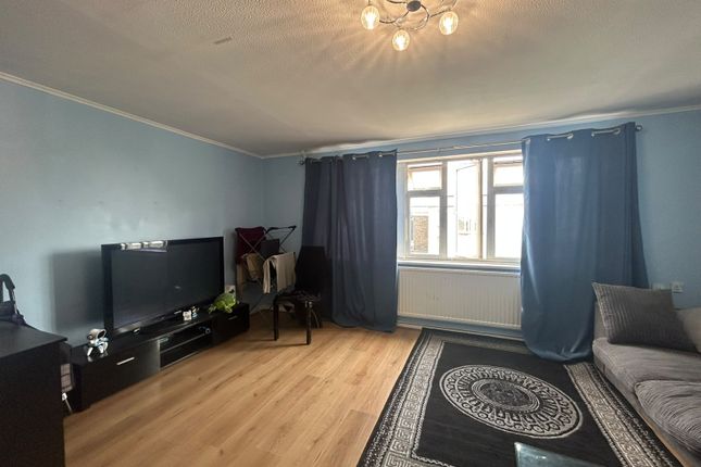 90 Convent Way, SOUTHALL photo 3