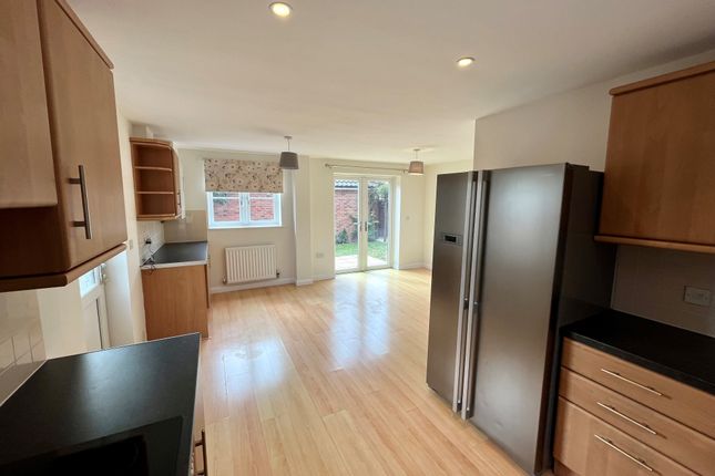 3, Heathlands, BURY ST. EDMUNDS photo 4