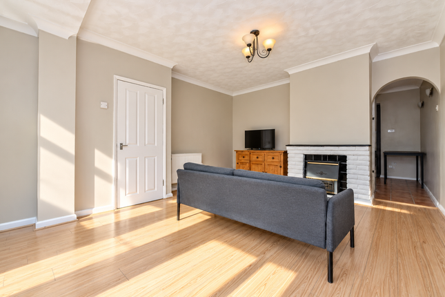 187, Araglen Avenue, South Ockendon photo 3