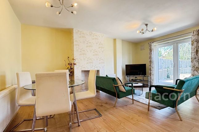 16, East Holme, Erith photo 3