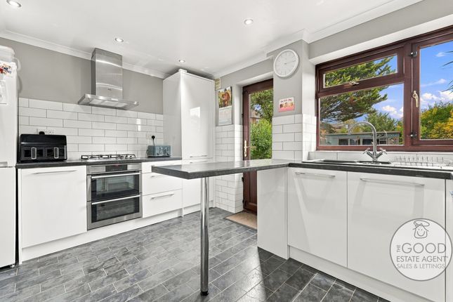 4, Chester Path, Loughton photo 3