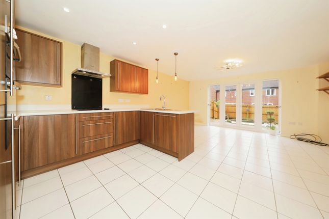 5, Housman Way, Kidderminster photo 3