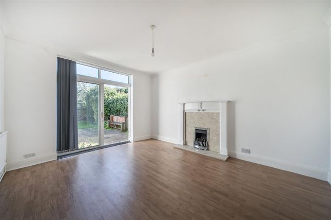 6, Derry Downs, Orpington photo 4