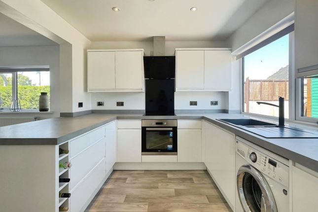 7, Folly Lane, Leek photo 3
