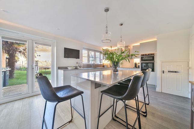 3, Martinet Drive, Lee-On-The-Solent photo 3