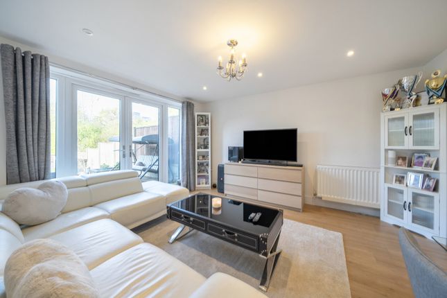 4, Swannells Walk, Rickmansworth photo 2