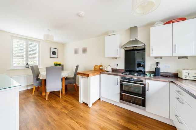 15 Herald Gardens, Abingdon photo 2