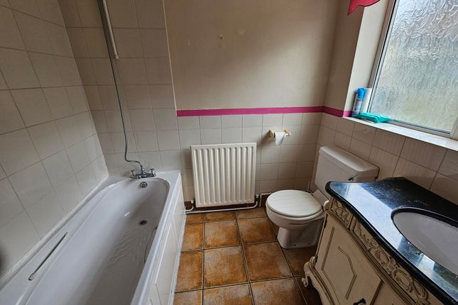 End terrace house for sale in Mowbray Street, Gainsborough