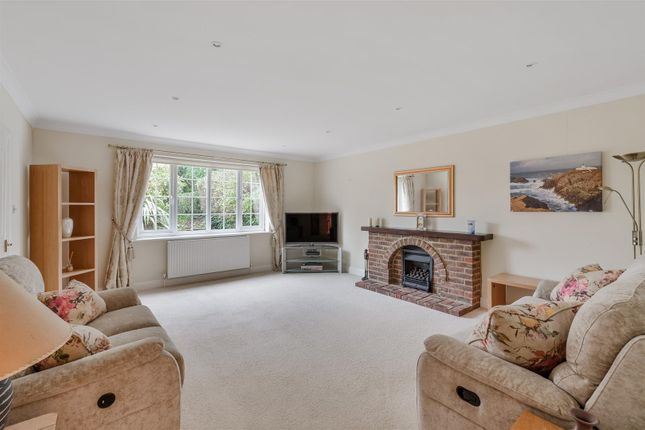 51, Green Lane, Tadworth photo 2