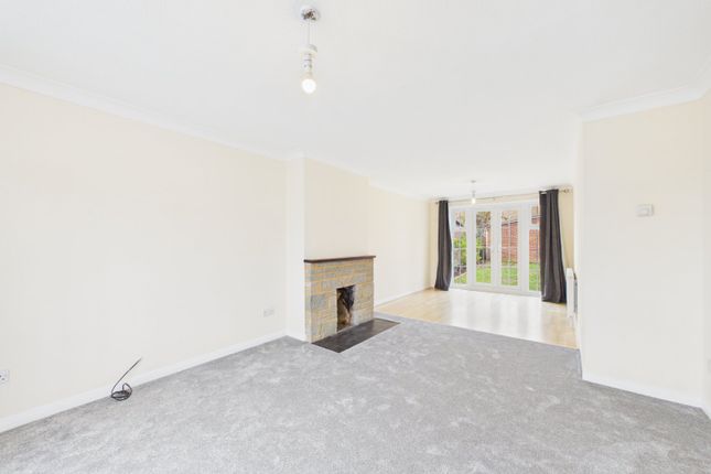 Dorchester Close, Maidenhead photo 4
