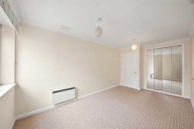 Flat 26, Masters Court, Wood Lane, Ruislip photo 2