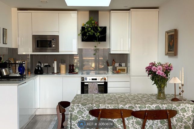 Illustrious House Calvert Road, London photo 4