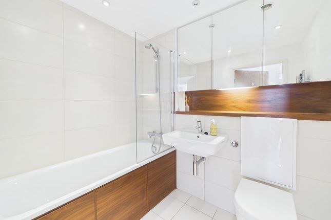 Apartment 63, The Wharf, Dock Head Road, Chatham photo 4
